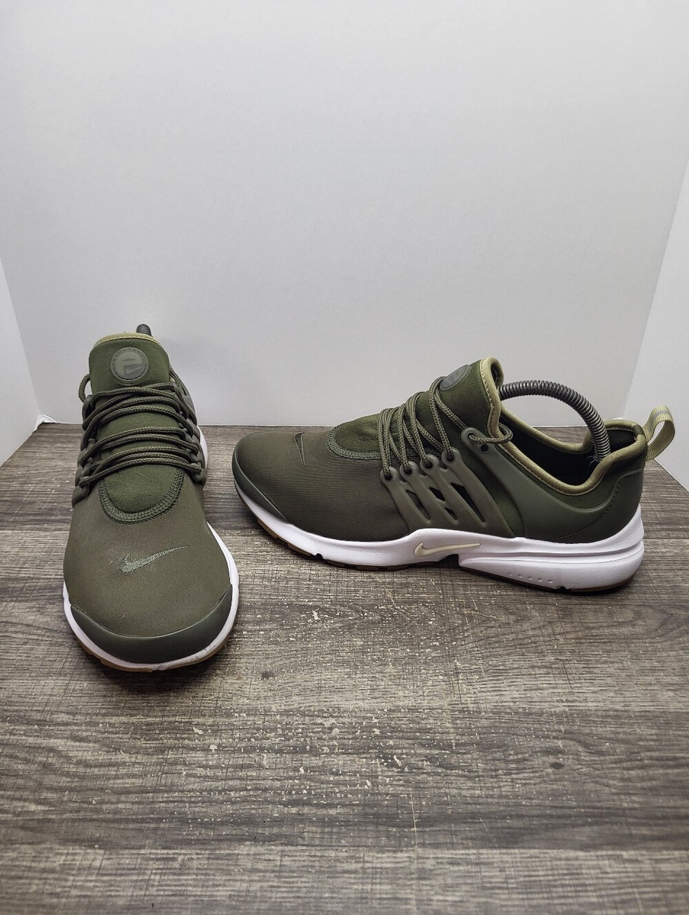 Nike Presto Essential Women Size 10 Olive Green Running Shoes Sneakers